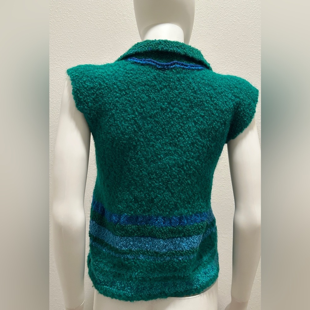 Vintage sheep knit vest. - Picture 5 of 12